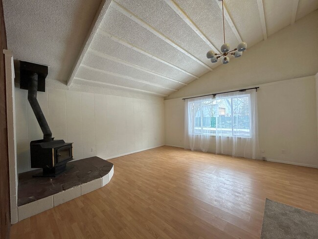 325 Bain Ln in Kalispell, MT - Building Photo - Building Photo