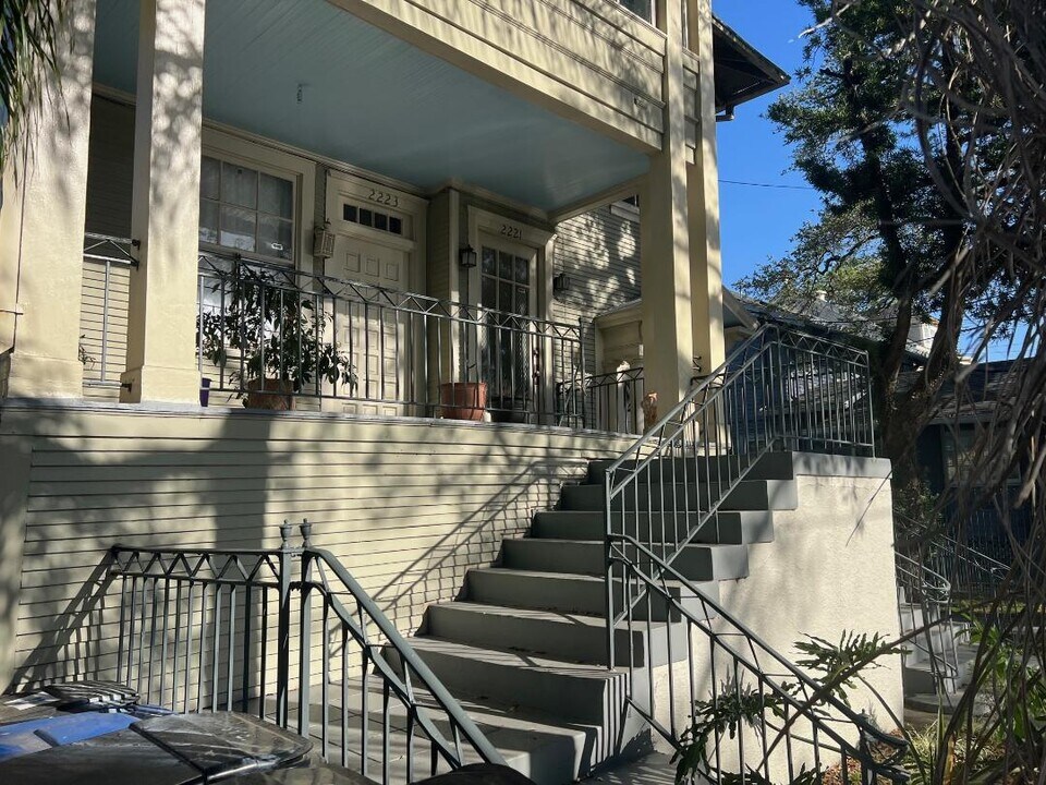 2221 Napoleon Ave in New Orleans, LA - Foto de edificio