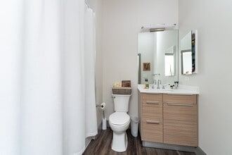408 Mystic Ave, Unit 306 in Somerville, MA - Foto de edificio - Building Photo