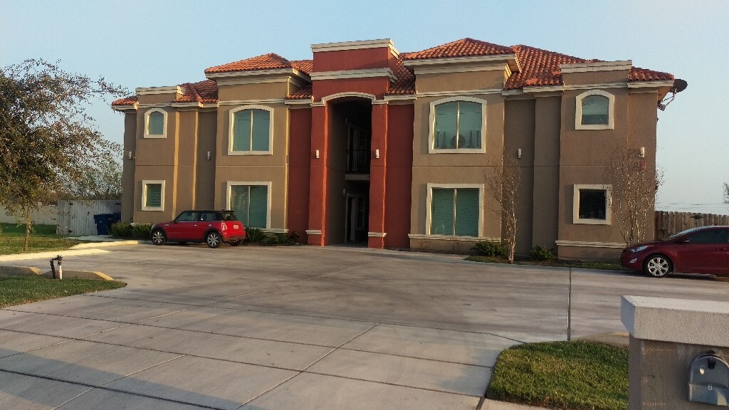 1216 E Pine Ridge Ave, Unit 3 in McAllen, TX - Building Photo
