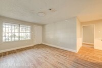 5102 Lyndhurst Dr photo'