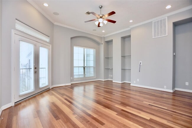 property at 114 Heights Blvd