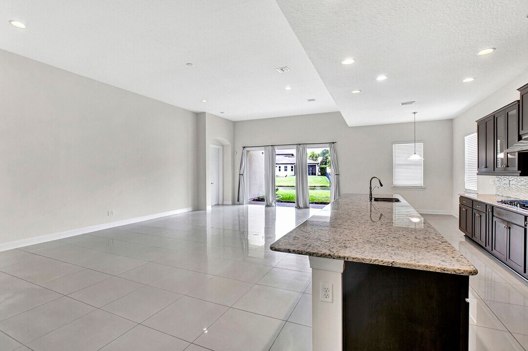 18 Portside Ave in Ponte Vedra Beach, FL - Building Photo