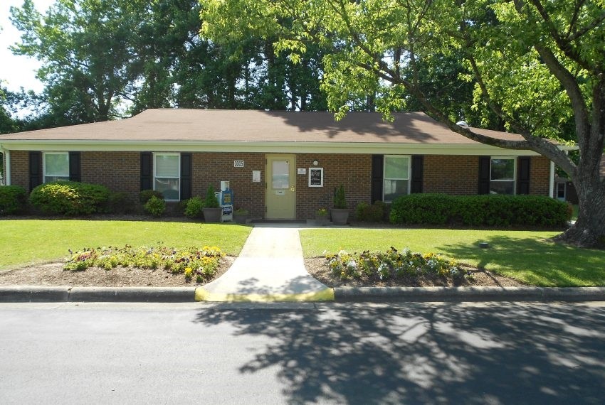 Westwood Arms Apartments in New Bern, NC - Building Photo