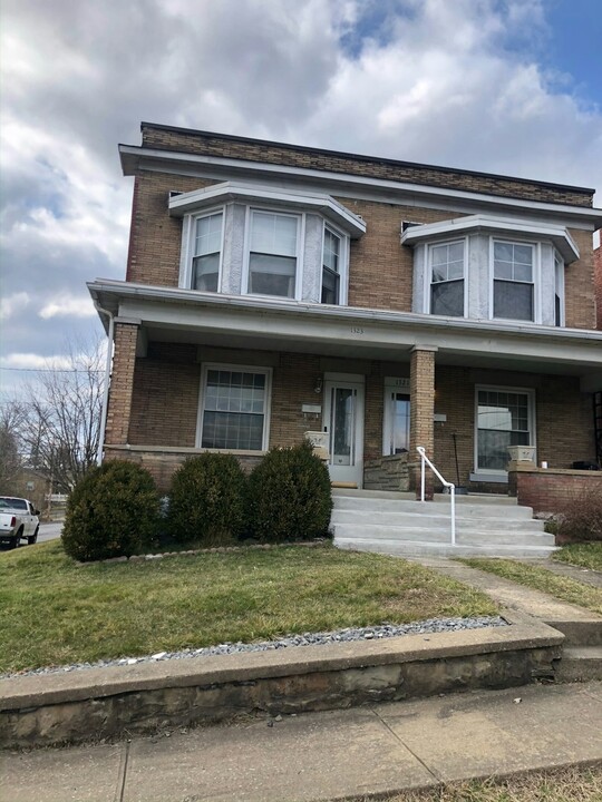 1323 Chamberlain Ave in Fairmont, WV - Building Photo