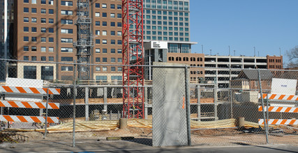 Charter Square Apartments in Raleigh, NC - Foto de edificio - Building Photo