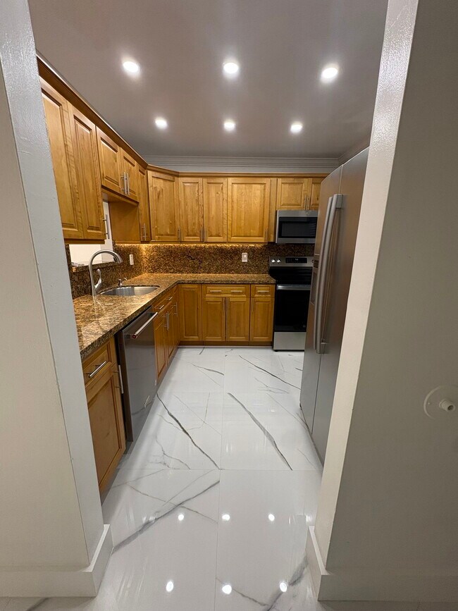 7707 Camino Real in Miami, FL - Building Photo - Building Photo