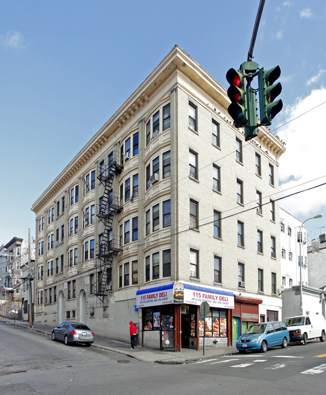 115 Elm St in Yonkers, NY - Building Photo - Building Photo