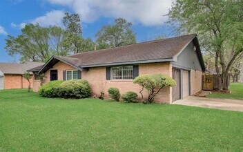 12027 Hillcroft St in Houston, TX - Building Photo - Building Photo