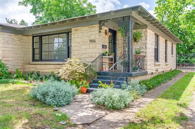 property at 1906 Newport Ave