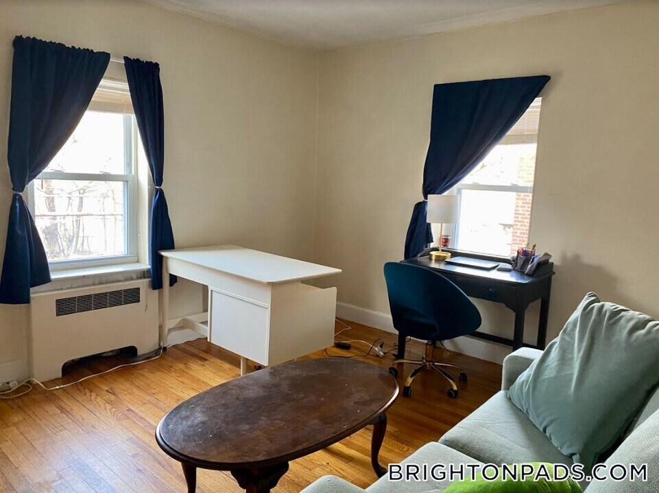 24 Brock St in Boston, MA - Building Photo