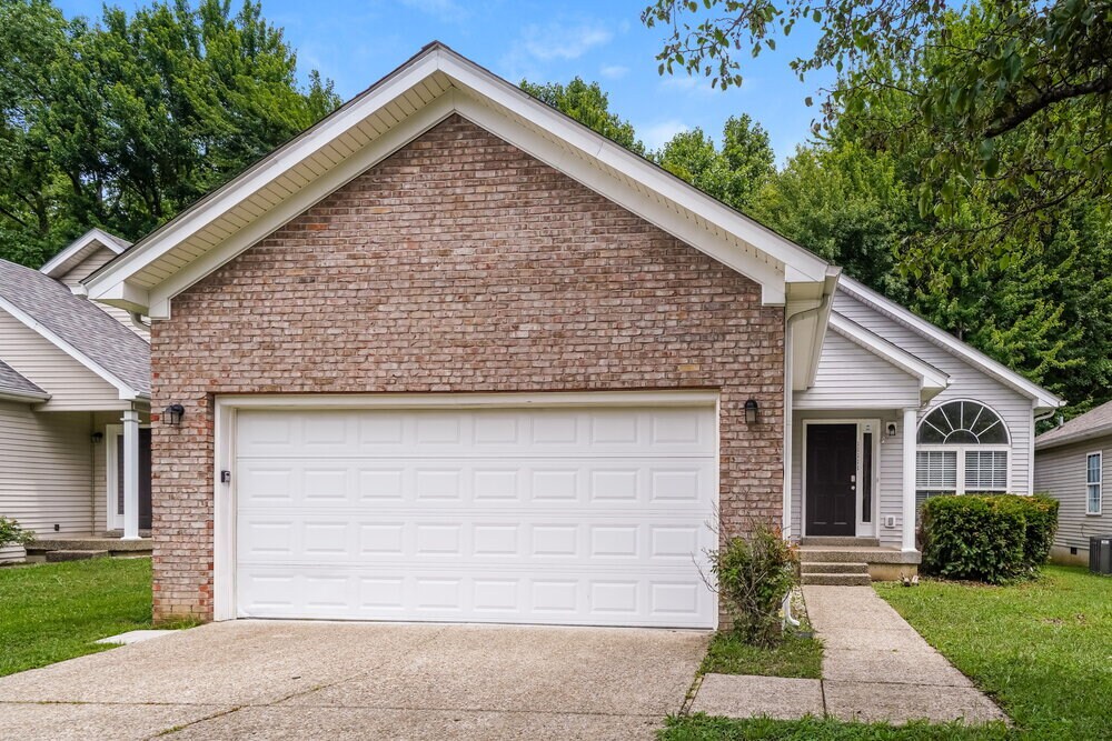 11111 Meadow Chase Ct in Louisville, KY - Foto de edificio