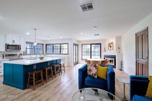 1708 E Montebello Ave, Unit 8305 in Phoenix, AZ - Building Photo