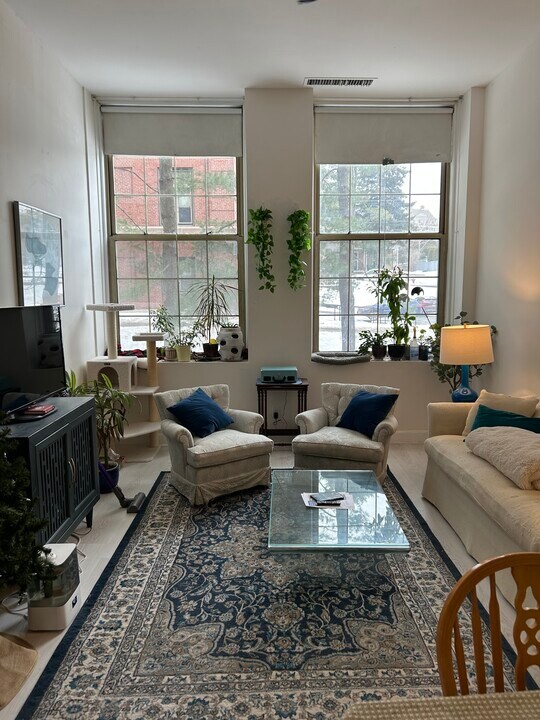 48 Forest St, Unit 106 in Medford, MA - Building Photo