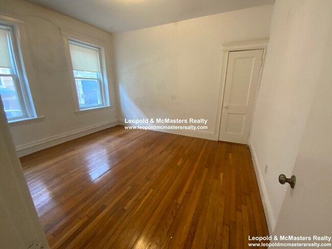 99 Warren St, Unit 16 in Boston, MA - Foto de edificio - Building Photo