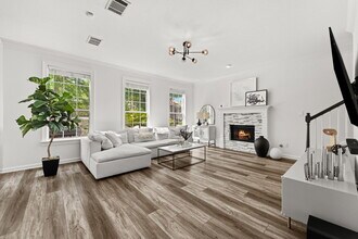 7016 Bending Oak Rd in Austin, TX - Building Photo - Building Photo