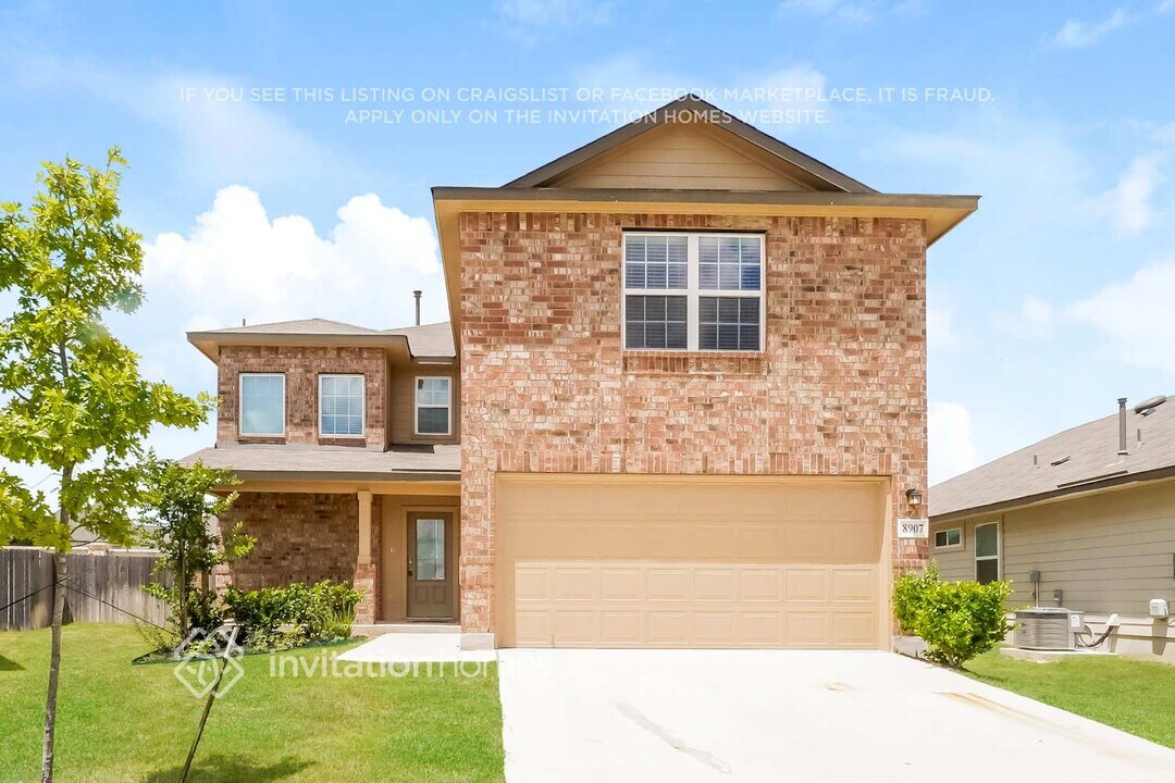 8907 Taylor Grv in San Antonio, TX - Foto de edificio