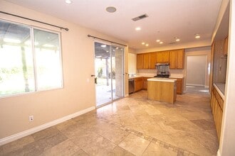 14736 Nova Scotia Dr in Fontana, CA - Building Photo - Building Photo