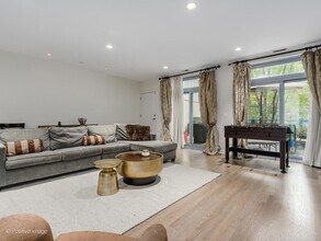 24 N May St in Chicago, IL - Building Photo - Building Photo