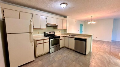 5641 Riverside Dr, Unit 204 in Coral Springs, FL - Building Photo - Building Photo