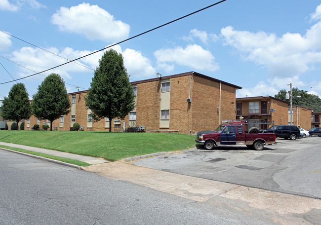 Macon Crossing in Memphis, TN - Foto de edificio - Building Photo