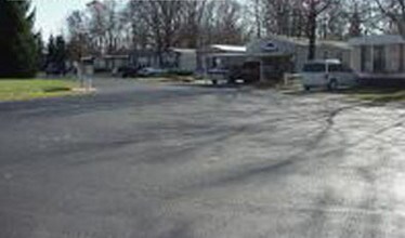 Country Court Estates Apartments Fort Wayne In Apartments For Rent