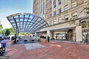 10101 Grosvenor Pl in Rockville, MD - Building Photo