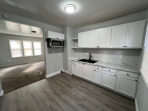 4114 Pingree St, Unit LL in Detroit, MI - Foto de edificio - Building Photo