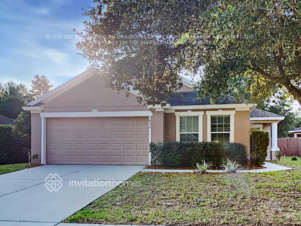 3425 Heath Dr in Deltona, FL - Foto de edificio