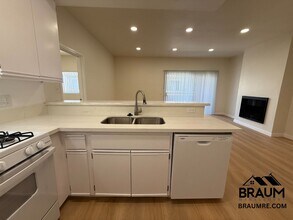 11459 Collins St in Los Angeles, CA - Building Photo - Building Photo