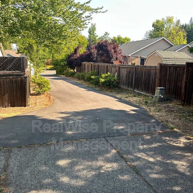 115 Wagon Wheel Dr in Grants Pass, OR - Building Photo - Building Photo