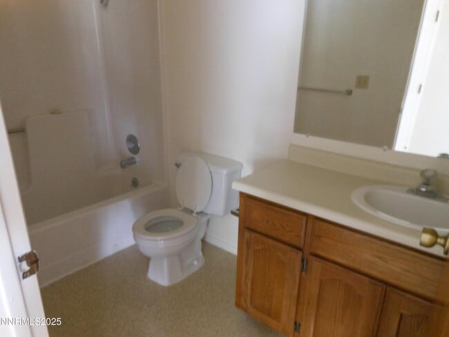 551 Douglas St in Fallon, NV - Building Photo - Building Photo