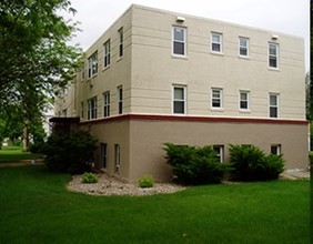 Admiral Apartments in Huron, SD - Building Photo - Building Photo