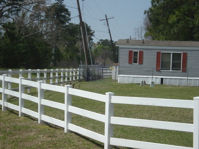 Forest Hollow Manufactured Home Community in Beaumont, TX - Building Photo - Building Photo