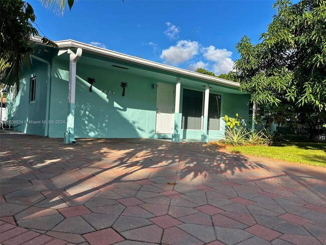 2421 SW 9th St in Fort Lauderdale, FL - Building Photo - Building Photo