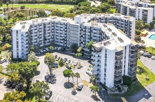 20500 W Country Club Dr in Miami, FL - Building Photo