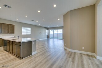 10142 Tree Blossom Ave in Las Vegas, NV - Building Photo - Building Photo