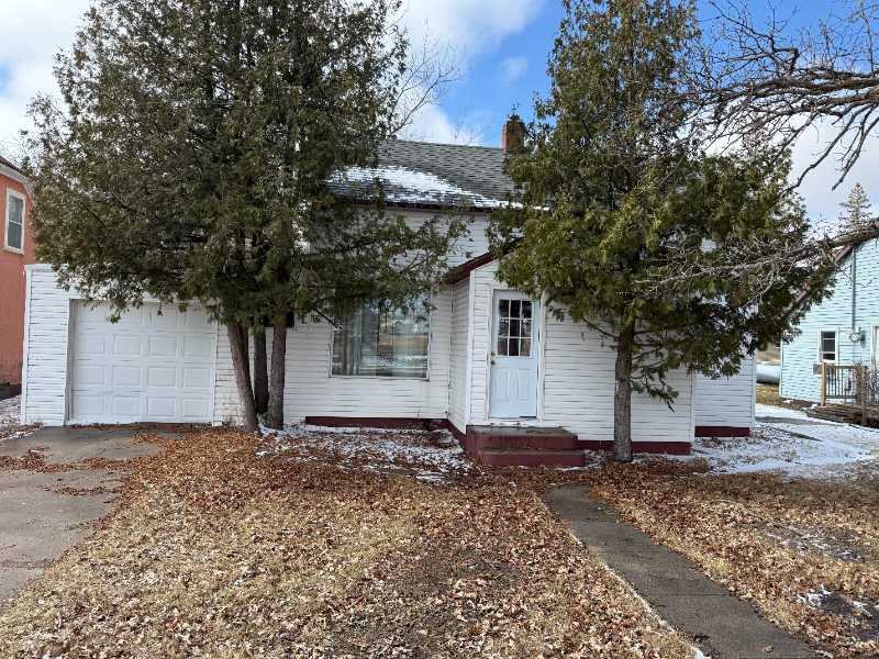 805 Main St in Karlstad, MN - Building Photo