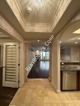 12044 Hoffman St in Los Angeles, CA - Foto de edificio - Building Photo