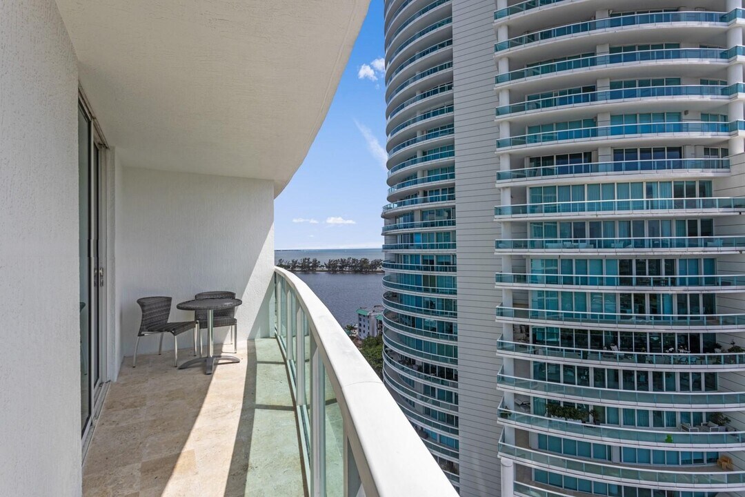 2101 Brickell Ave, Unit 1411 in Miami, FL - Foto de edificio