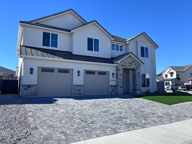 property at 2910 E Yavin Wy