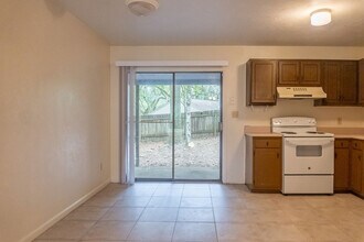 1550 Live Oak Dr in Tallahassee, FL - Building Photo - Building Photo