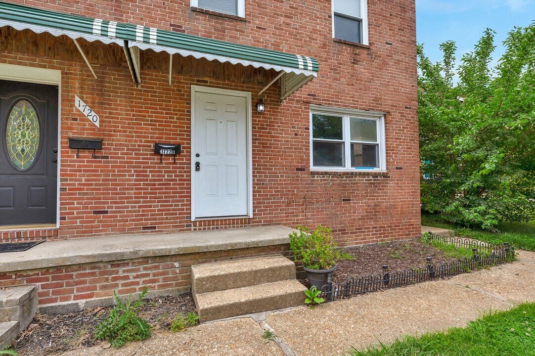 1722 Yakona Rd in Parkville, MD - Foto de edificio