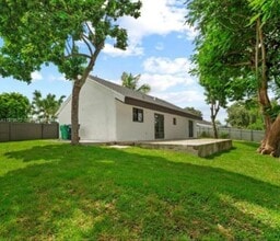 20620 SW 120th Pl in Miami, FL - Foto de edificio - Building Photo