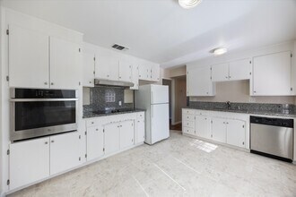 1135 Agatha Way in Sacramento, CA - Building Photo - Building Photo