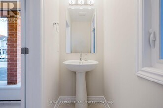 180 Ryan Reynolds Wy in Ottawa, ON - Building Photo - Building Photo