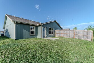 504 Northfield Rd in Manhattan, KS - Building Photo - Building Photo