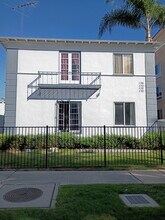 130 1/2 N Orlando Ave, Unit 130 1-2 in Los Angeles, CA - Building Photo - Building Photo