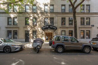Alfie Arms in New York, NY - Building Photo - Building Photo