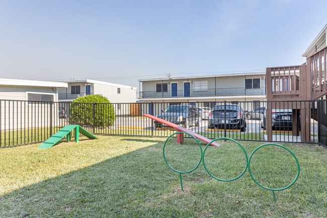 The Five Points at Texas Apartments in Texas City, TX - Building Photo - Building Photo